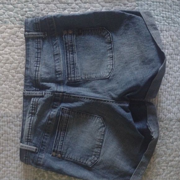 A pair of Lei denim shorts - Picture 2 of 4